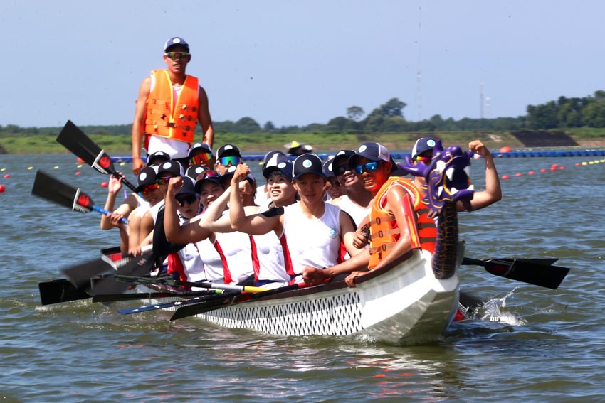 Đoàn thuyền đua tranh tài sôi động tại Hồ Đá Bàng TP.HCM trong tiếng hò reo cuồng nhiệt của khán giả - 2