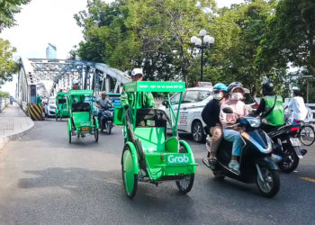 Xích lô không chỉ là phương tiện gắn với ký ức và hình ảnh Huế, mà nay còn được ‘khoác’ thêm yếu tố công nghệ.