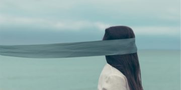 Mặc kệ họ, mình sống cho mình một lần được không?