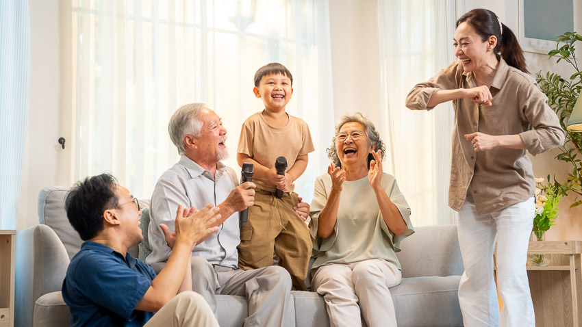 Cha mẹ chuẩn bị cho con ngày khai giảng với sổ tay kế hoạch tài chính gia đình