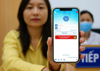 Người dân sử dụng CCCD tích hợp BHYT khi làm thủ tục khám chữa bệnh tại bệnh viện