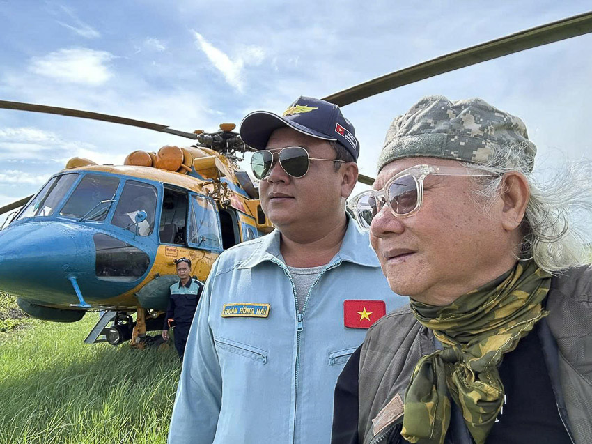 Tác giả cùng phi đội Trung đoàn không quân 917.