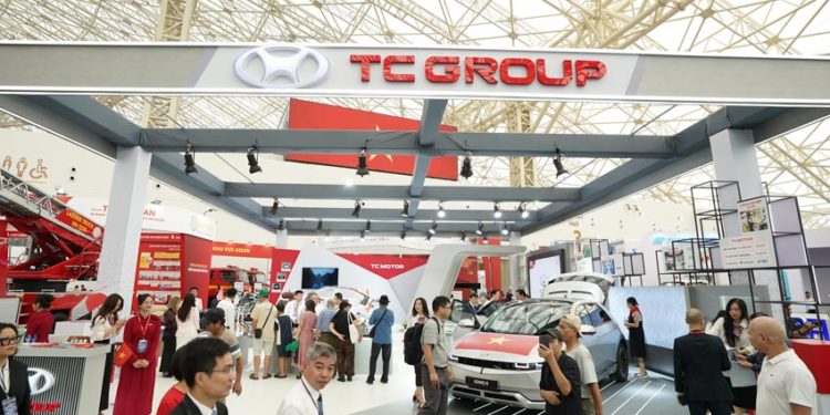 Lãnh đạo TC Group giới thiệu khu trưng bày 192 m² tại Triển lãm thành tựu đất nước kỷ niệm 80 năm Quốc khánh - 1