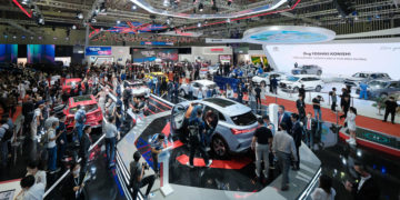 Năm nay, sân khấu vắng tiếng động cơ