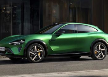 Trụ sở và sản phẩm Xiaomi: smartphone, SUV YU7 và thiết bị gia dụng minh họa cho chiến lược Human x Car x Home.