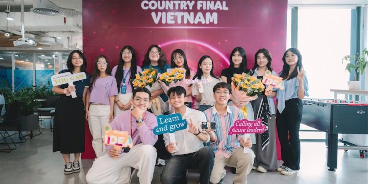 Các bạn sinh viên lọt vào vòng final Việt Nam của cuộc thi.