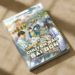 Bìa sách Chuyện Báo Sài Gòn – Thăng trầm làng báo Sài Gòn từ 1975 đến nay của Lưu Phan và Đinh Hiệp, minh họa cảnh bán báo trước chợ Bến Thành.