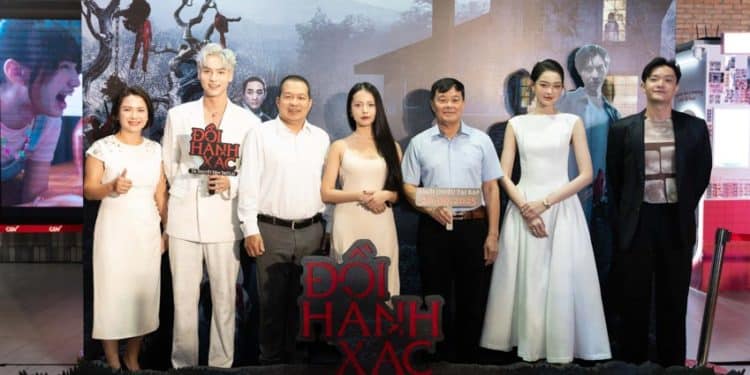 Dàn diễn viên Đồi Hành Xác: Tà Thuyết Đen Trở Lại tại showcase ra mắt phim ở TP.HCM - 1