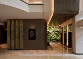 Sảnh Grand Opera Tower tại Sheraton Saigon Grand Opera lấy cảm hứng Nhà hát Thành phố, phong cách sang trọng đương đại.