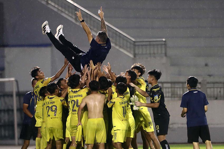 U17 Hà Nội đăng quang ngôi Vô địch lần thứ 2 - 4