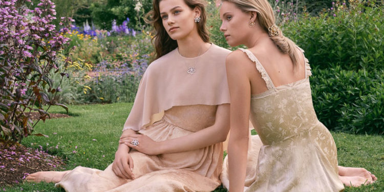 Khu vườn vĩnh cửu: Van Cleef & Arpels giữa sắc hoa Flowerlace và Fleurs d’Hawaï
