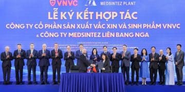 Lễ ký kết hợp tác giữa VNVC và Medsintez tại Hà Nội về chuyển giao công nghệ thuốc sinh học