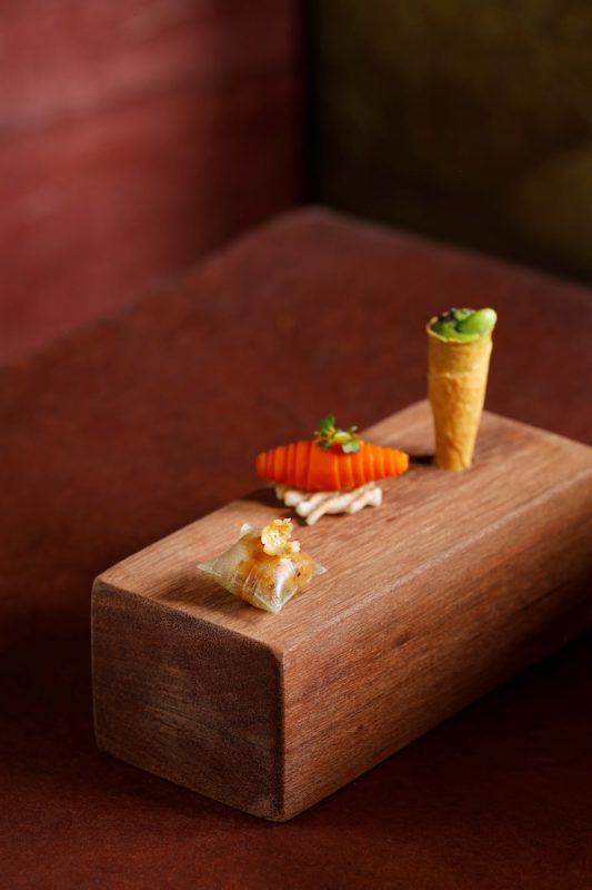 Đậu nành tươi, chanh muối Long An - Bánh tráng táo Ninh Thuận, hạt kê Sơn La - Cà rốt hữu cơ Đà Lạt, cam Cái Bè - fine dining