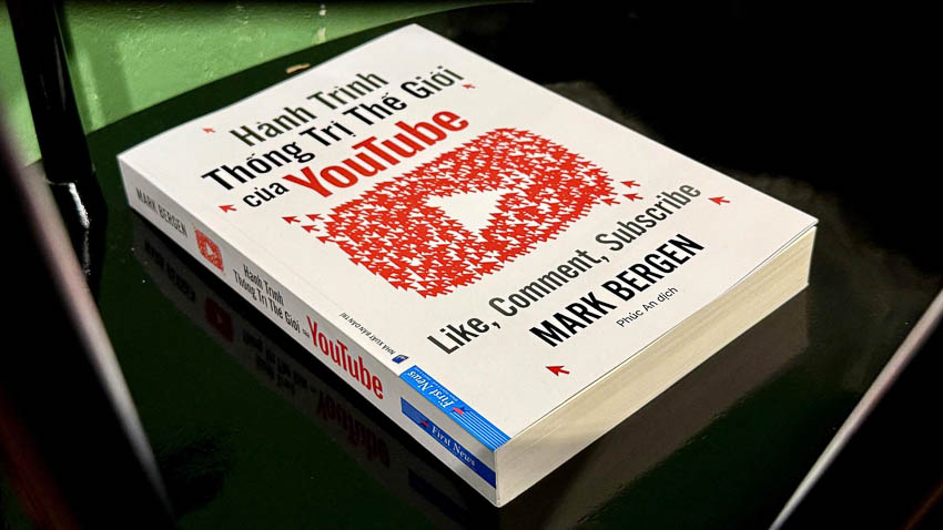 Bìa sách “Hành trình thống trị thế giới của YouTube” – Mark Bergen, phát hành bởi First News
