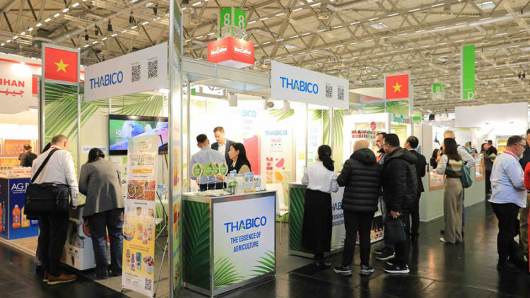 Gian hàng Thabico trưng bày nước ép, puree, trái cây IQF và sấy khô tại Anuga 2025, thu hút đông đảo khách quốc tế.