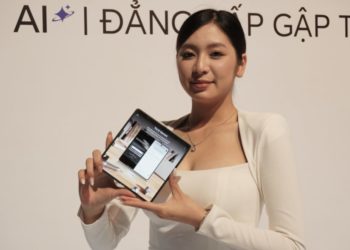 HONOR Magic V5