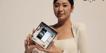 HONOR Magic V5