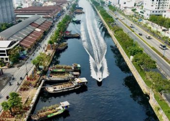 Du lịch đường thủy TP.HCM: Thuyền chờ bến