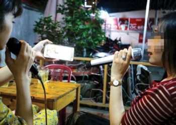 Câu chuyện văn hóa: Em bắt đầu 'sợ' karaoke chưa em?