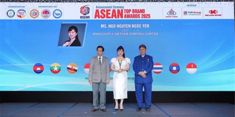 Bà Ngô Nguyễn Ngọc Yến nhận danh hiệu “Doanh nhân tiêu biểu ASEAN”
