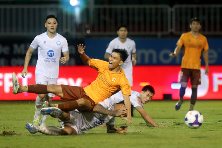 HAGL hòa ĐKVĐ Nam Định ngay trên sân nhà - 4