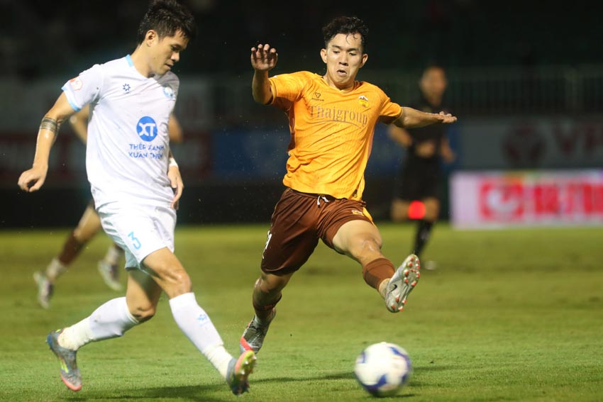 HAGL hòa ĐKVĐ Nam Định ngay trên sân nhà - 1