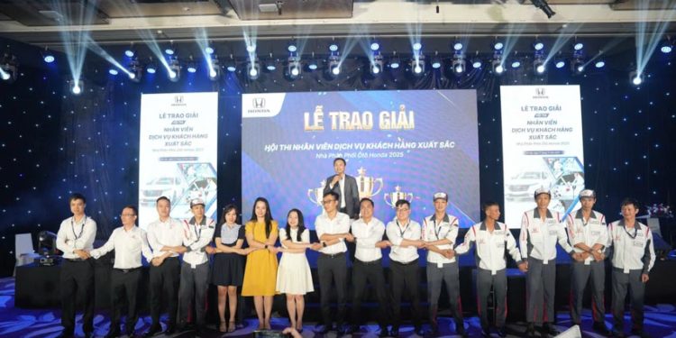 Thí sinh tranh tài vòng chung kết Hội thi Dịch vụ khách hàng ôtô 2025 của Honda Việt Nam tại Phú Thọ