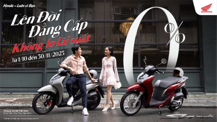 Khách hàng trải nghiệm Honda SH mode trong chương trình ưu đãi 0% lãi suất tại HEAD