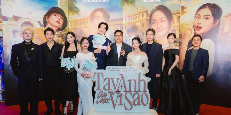 Lee Kwang Soo - Hoàng Hà tay trong tay: Khoảnh khắc 'rung tim' ở thảm đỏ Tay Anh Giữ Một Vì Sao - 2
