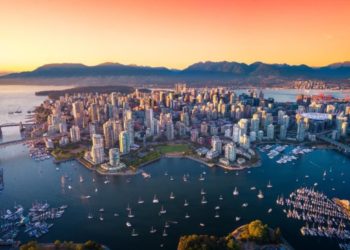 Một góc nhìn tuyệt đẹp từ trên không của đường chân trời trung tâm thành phố Vancouver