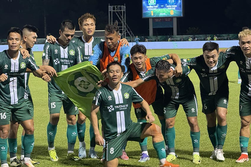 Đại thắng 4-1 trong “thuỷ chiến”, Minh Vương lập cú đúp - 1