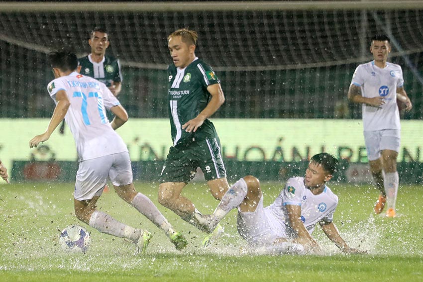 Đại thắng 4-1 trong “thuỷ chiến”, Minh Vương lập cú đúp - 3