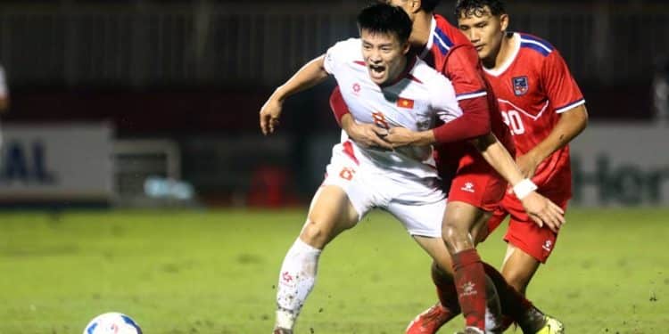 Tuyển Việt Nam giành chiến thắng tối thiểu trước Nepal nhờ "quà tặng" từ chủ nhà - 3