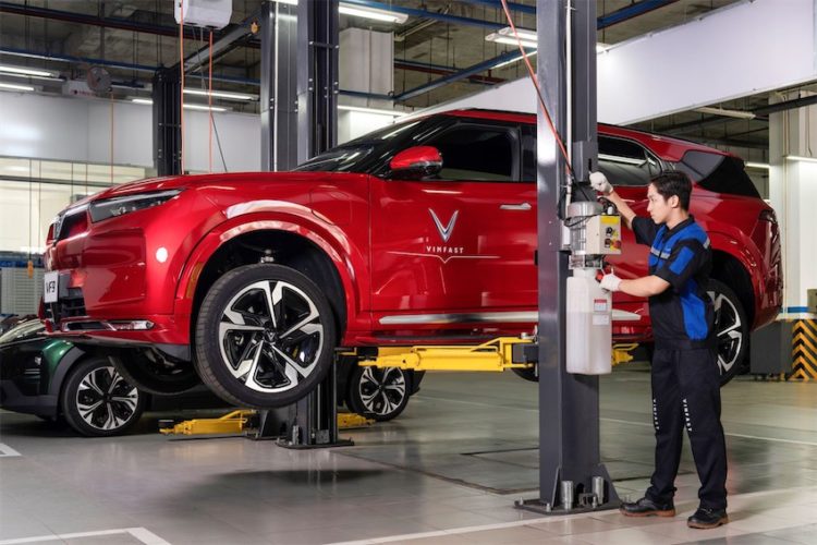 VinFast hỗ trợ đến 40% chi phí sửa xe cho khách hàng vùng lũ