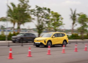 VinFast vượt mốc 100.000 xe sau 3 quý 2025, dẫn đầu thị trường ô tô Việt Nam