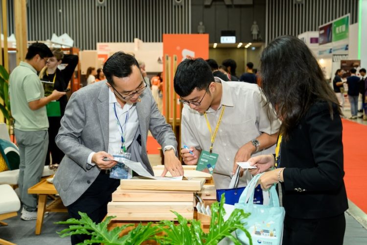 Gian hàng gỗ bền vững Canadian Wood Việt Nam 2025