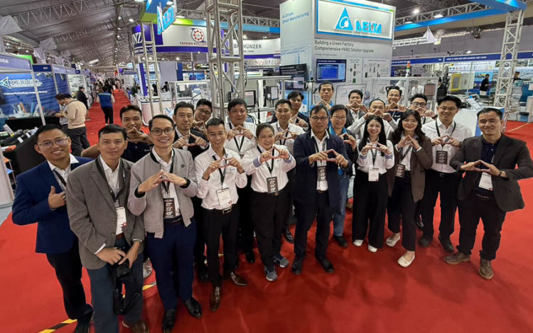 Gian hàng Delta Electronics tại VIAF 2025 giới thiệu robot SCARA và hệ thống giám sát FMCS ứng dụng AI