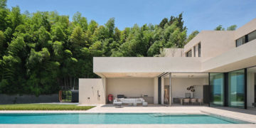 Giữa rừng tre, một ngôi nhà lặng nghe tiếng sóng