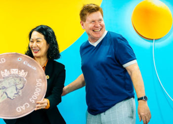 Sun Life hỗ trợ hơn 2,2 tỷ đồng cùng Hội Chữ thập đỏ Việt Nam cứu trợ sau bão