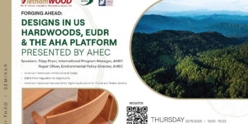 Đại diện AHEC và doanh nghiệp gỗ cứng Hoa Kỳ tại gian hàng AHEC ở hội chợ VietnamWood 2025 tại SECC TP.HCM.