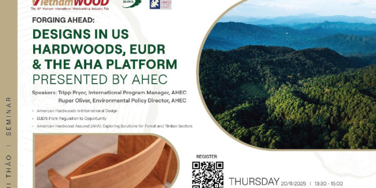 Đại diện AHEC và doanh nghiệp gỗ cứng Hoa Kỳ tại gian hàng AHEC ở hội chợ VietnamWood 2025 tại SECC TP.HCM.