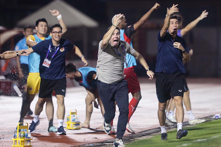 Công an TPHCM thua tiếc nuối - Ninh Bình lội ngược dòng ngoạn mục - 4