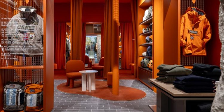 Napapijri Milan: Một khoảng tĩnh giữa thành phố không ngủ