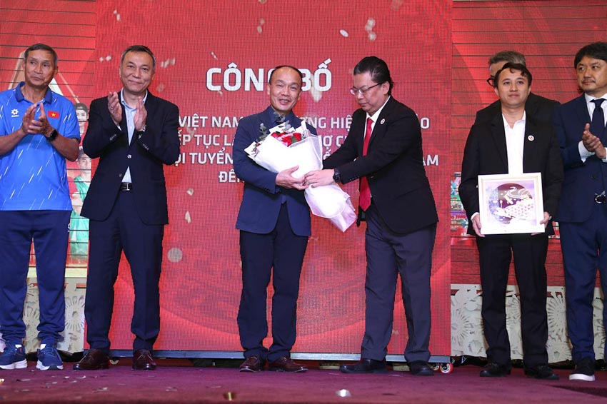 Nghĩa cử đẹp của các chiến binh sao vàng trước ngày lên đường - 1