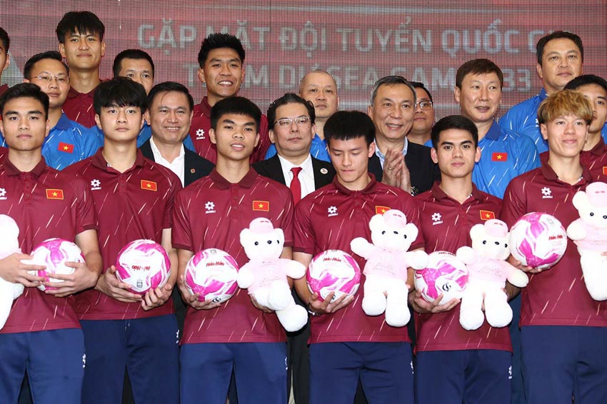 Nghĩa cử đẹp của các chiến binh sao vàng trước ngày lên đường - 5