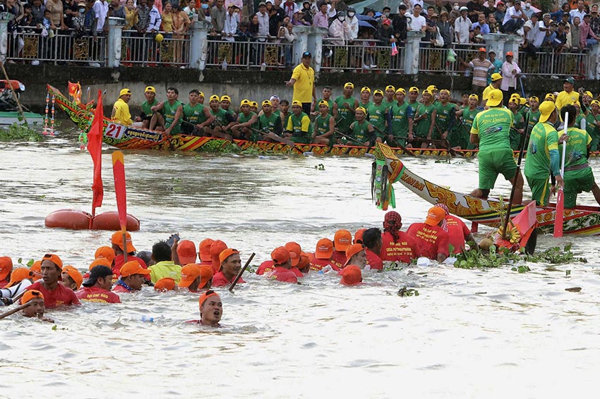 Sức sống mãnh liệt lễ hội Óoc Om Bóc, dậy sóng Maspéro - Đua ghe ngo Khmer - 6