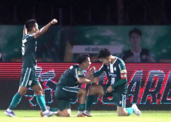 Trường Tươi Đồng Nai thắng Hồng Lĩnh Hà Tĩnh 2-0 dù HLV Việt Thắng nhận thẻ đỏ cuối trận - 1