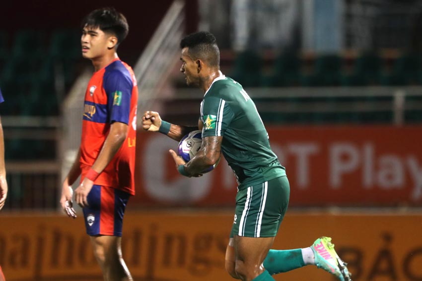 TTĐN thắng nhờ tinh thần quyết chiến, nhưng “cơn khát” tiền đạo vẫn chưa dứt - 2