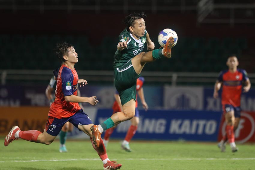 TTĐN thắng nhờ tinh thần quyết chiến, nhưng “cơn khát” tiền đạo vẫn chưa dứt - 3