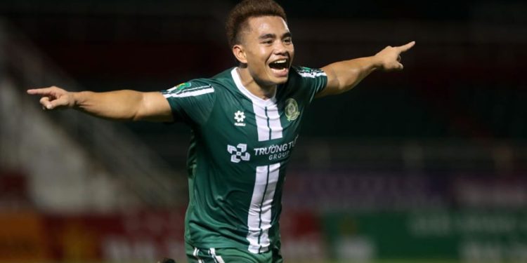 TTĐN thắng nhờ tinh thần quyết chiến, nhưng “cơn khát” tiền đạo vẫn chưa dứt - 4